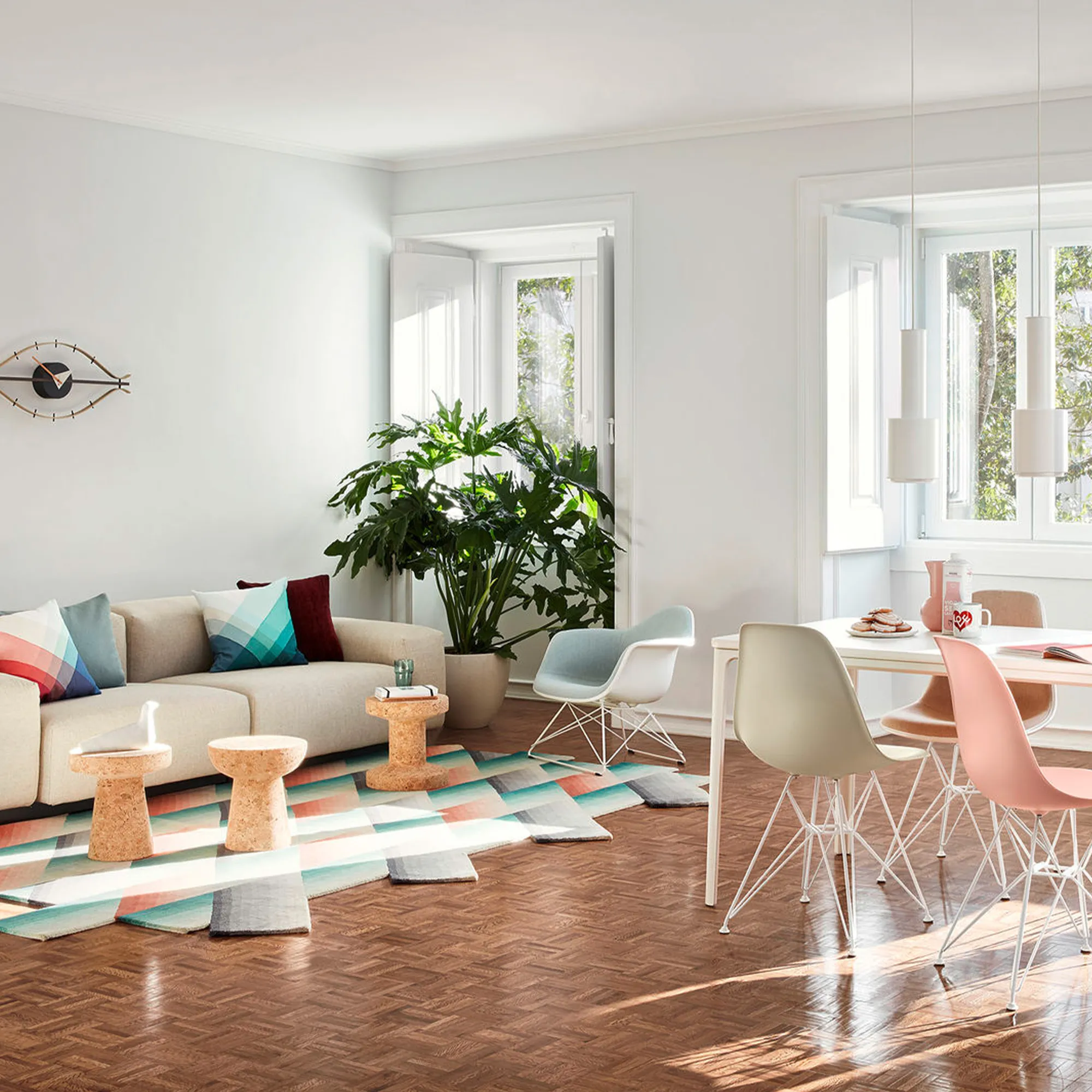 Eames RE Plastic Armchair LAR fåtölj Basic Dark