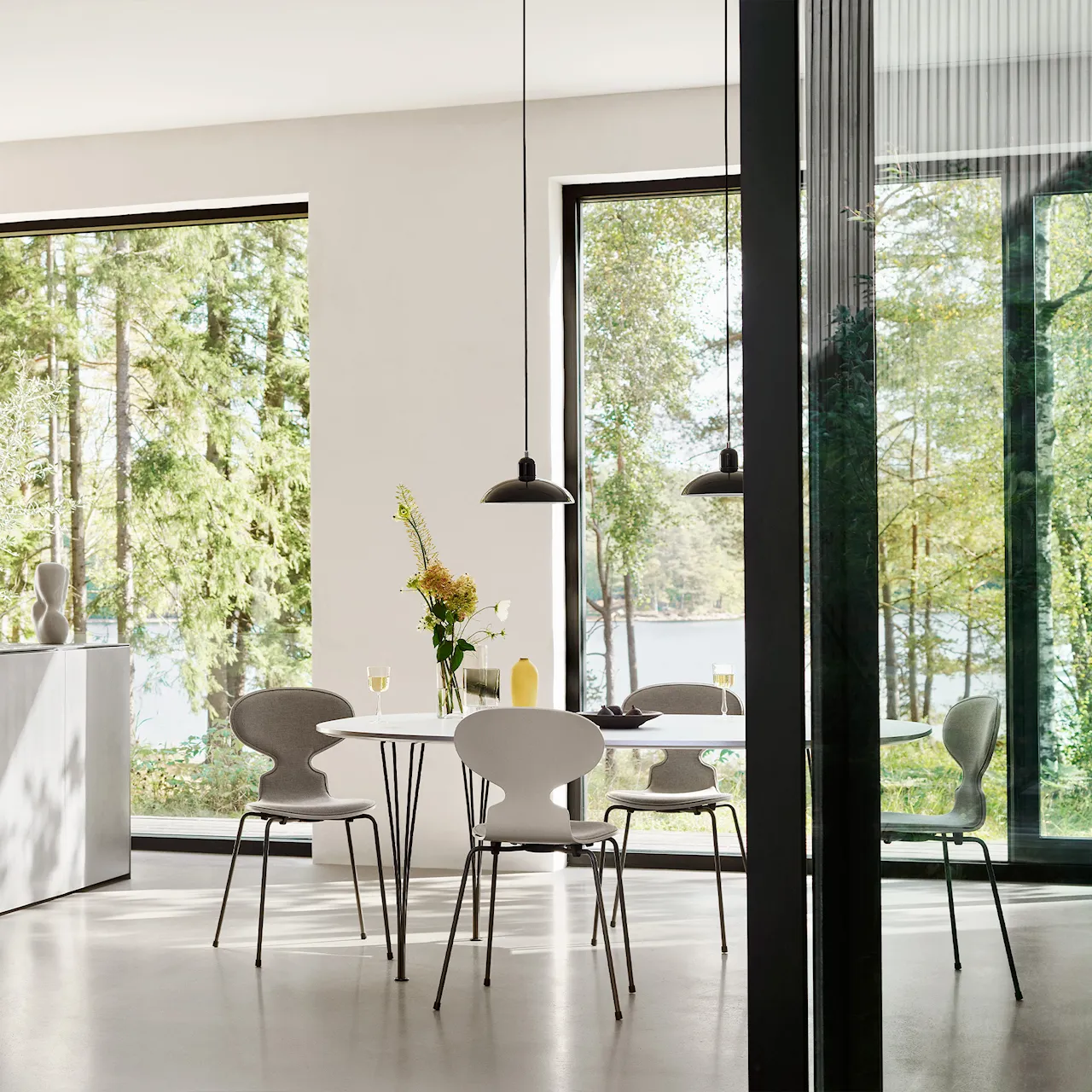 B619 Superellips utdragbart matbord 180–300 x 120 cm Black