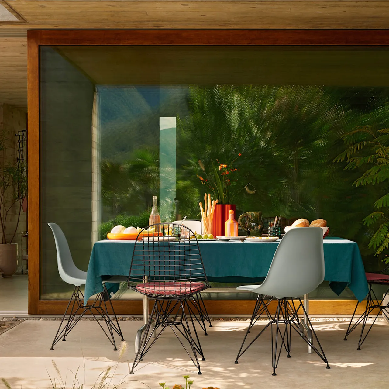 Eames Plastic Chair DSR - 11 Pebble - Chrome Base